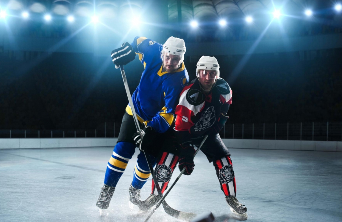 Hokejowa rywalizacja: Spotkanie z Cracovią na lodowisku w Sanoku