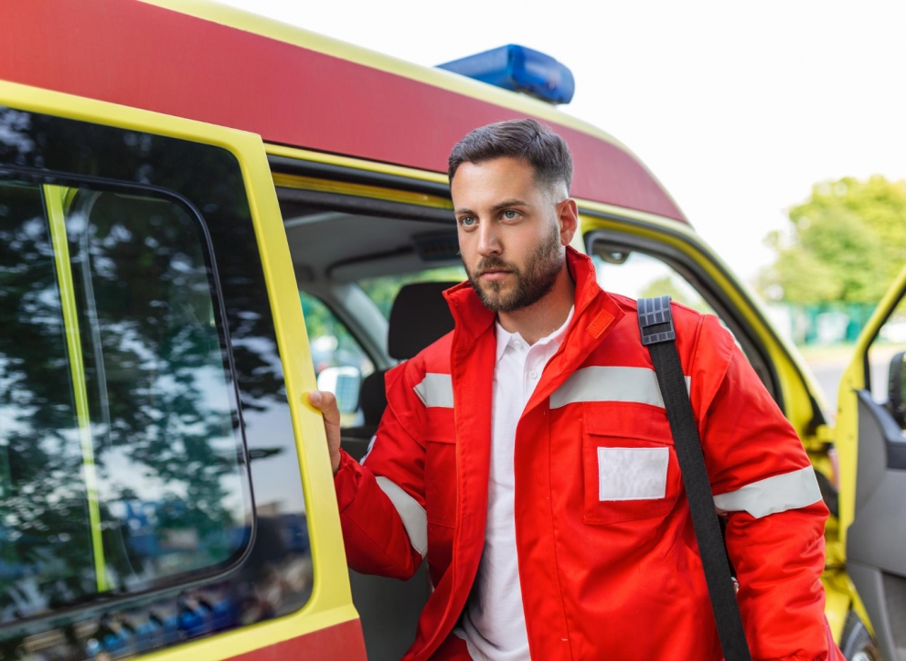 Wsparcie dla Bieszczadzkiego Pogotowia Ratunkowego: nowy ambulans i fundusze na karetkę wodną