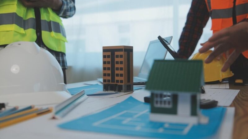 Bezpyłowe cyklinowanie i parkieciarstwo: idealne schody i podłogi dla Twojego wnętrza!