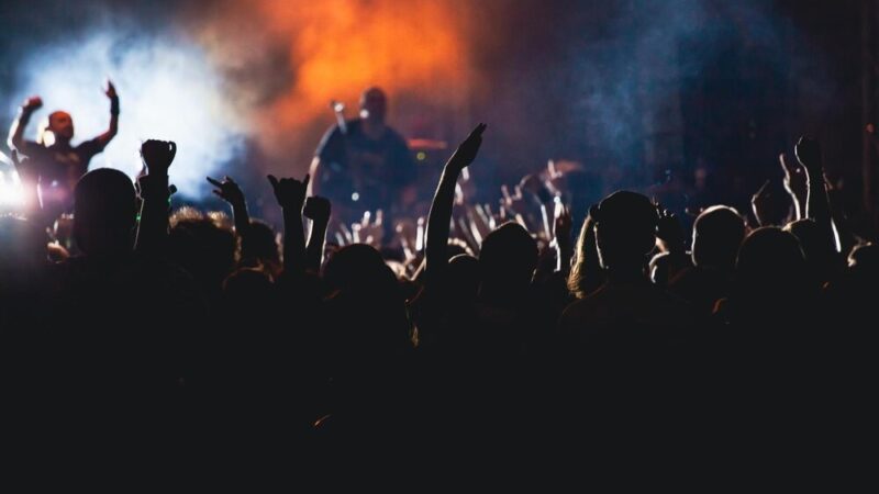 Symfonia Magii: Muzyczna Podróż w Blasku Świec