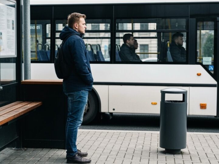 Dodatkowe kursy autobusów na Wszystkich Świętych w Sanoku: Ułatw sobie dotarcie na cmentarze!