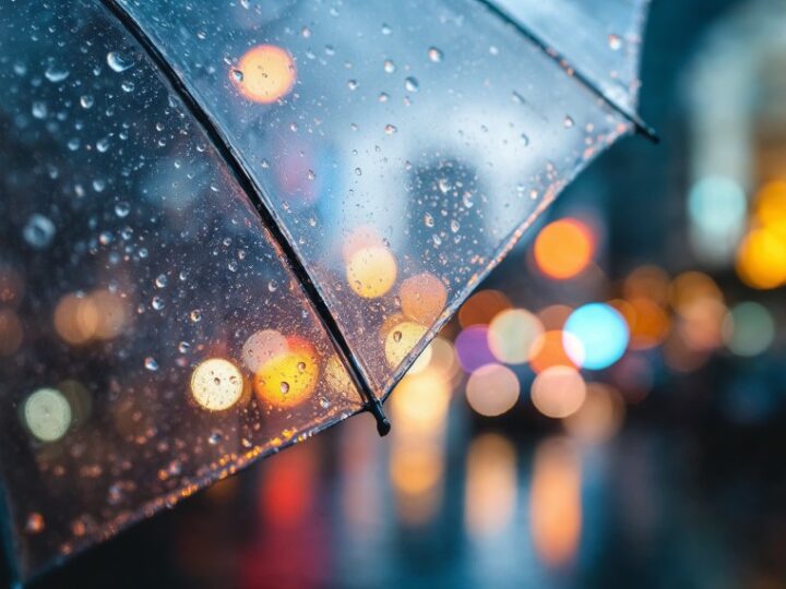 Kryzys w Sanoku: Drzewa blokują drogi po burzy