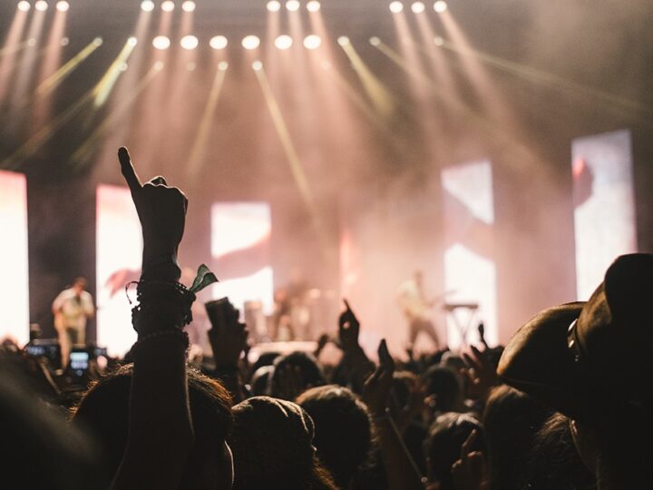 Symfonia Magii: Muzyczna Podróż w Blasku Świec