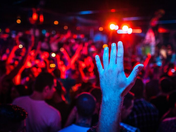 Marcin Daniec – wieczór z humorem i satyrą!