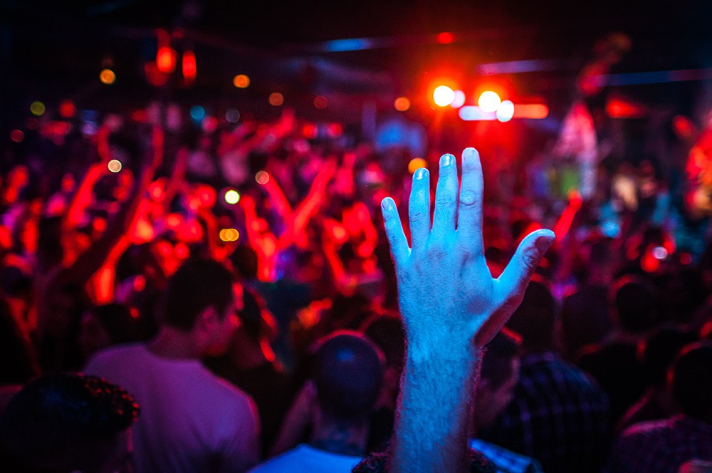 Marcin Daniec – wieczór z humorem i satyrą!