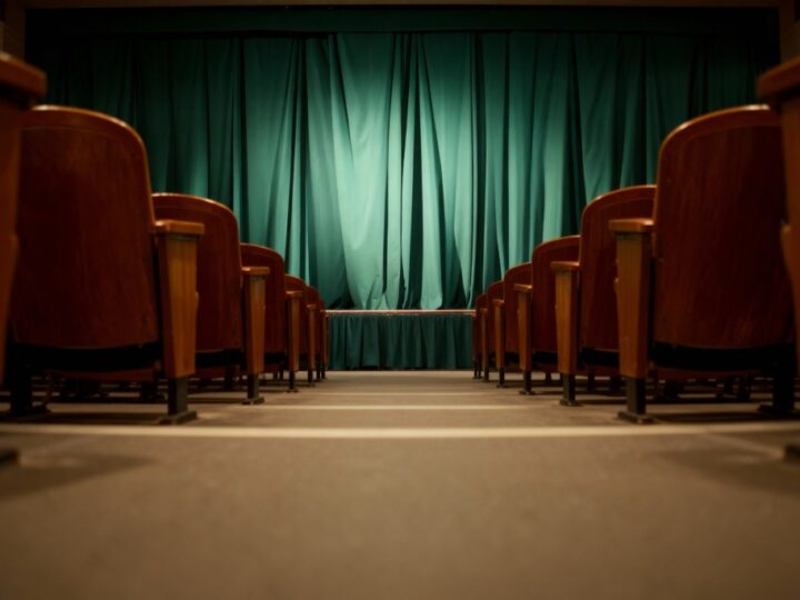 Kobiece historie w rytmie komedii – odkryj „Receptę na szczęście”!