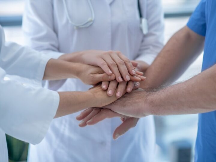 Młodzież w Bukowsku uczy się ratować życie: szkolenie z pierwszej pomocy