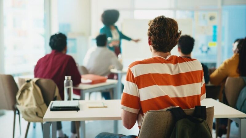 Lutowa sprzedaż biletów miesięcznych: Sprawdź, gdzie i kiedy kupić!