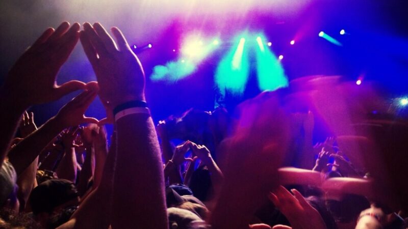 Zimowe szaleństwo na lodzie: Sanok zainaugurował „lododisco”!