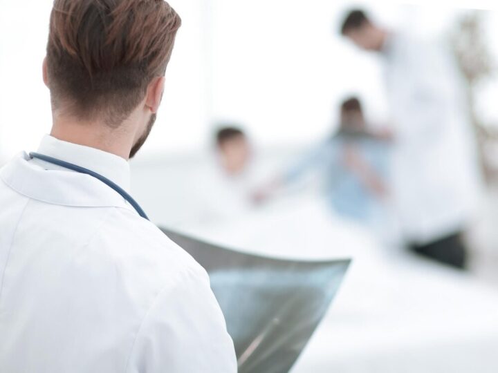 Defibrylator AED na Starostwie: Nowe wsparcie dla mieszkańców Sanoka