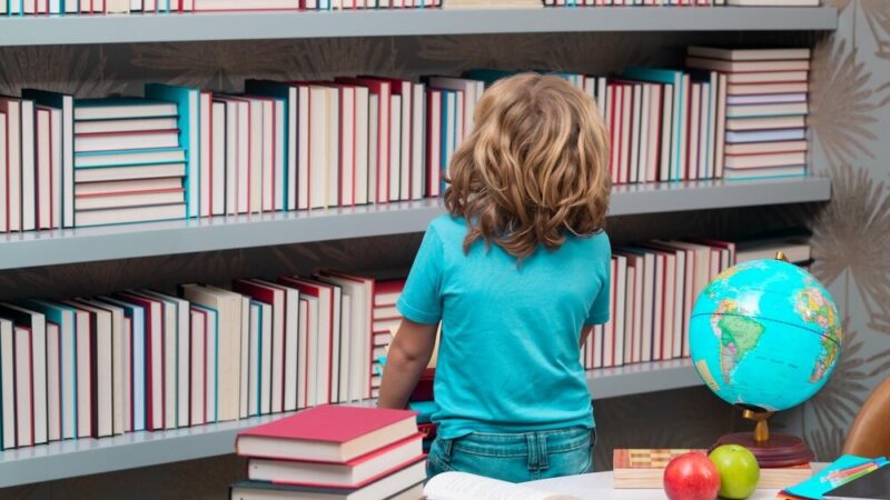 Twórcze ferie w sanockiej bibliotece: odkryj artystyczne i naukowe przygody!