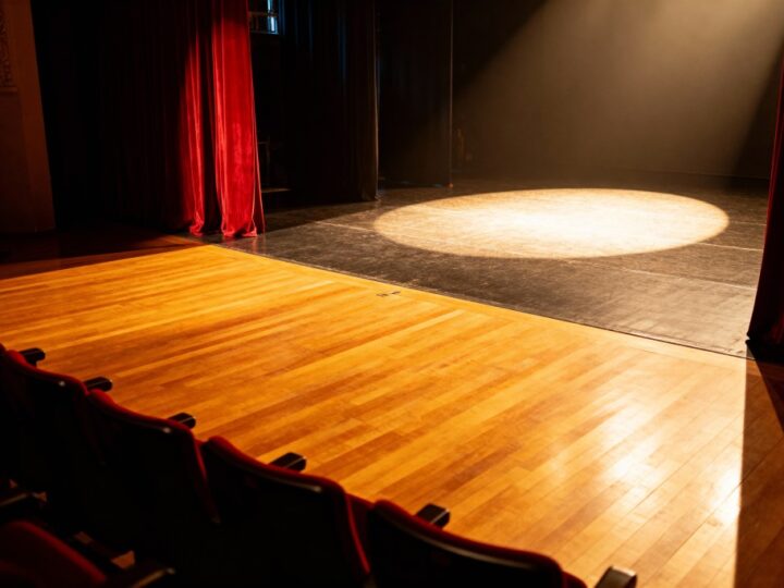 Kochliwy ambasador: Komedia pełna pomyłek i śmiechu!