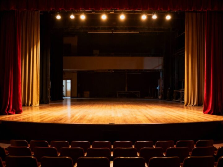 Wiosenny wieczór pełen emocji: „Kochliwy Ambasador” czeka na Ciebie!