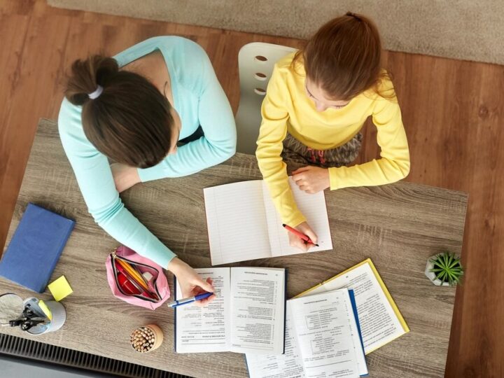 Nagrody dla wyróżniających się nauczycieli w Gminie Komańcza z okazji Dnia Edukacji Narodowej